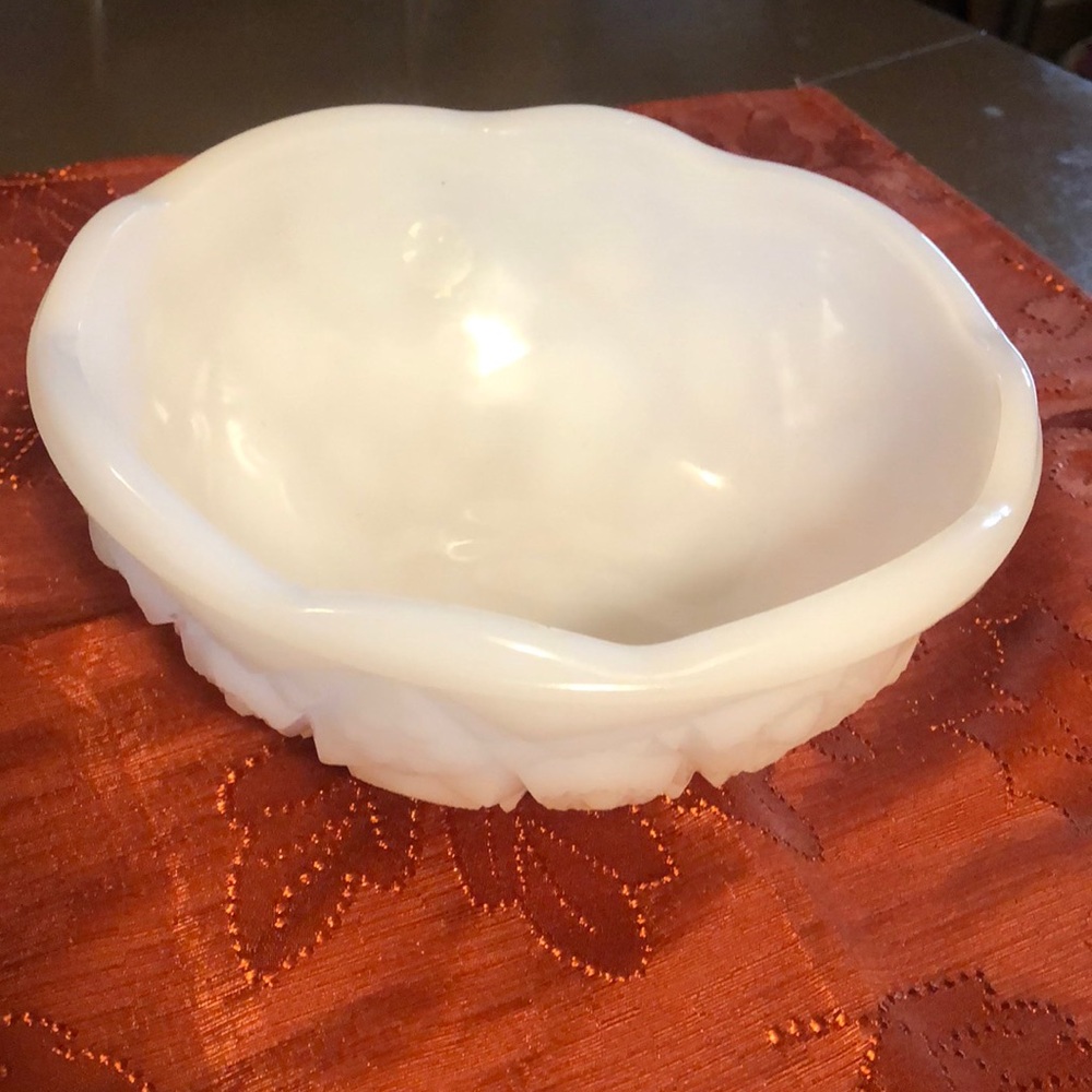 Vintage Kempler Milk Glass Star Scalloped Rim Bowl 8”